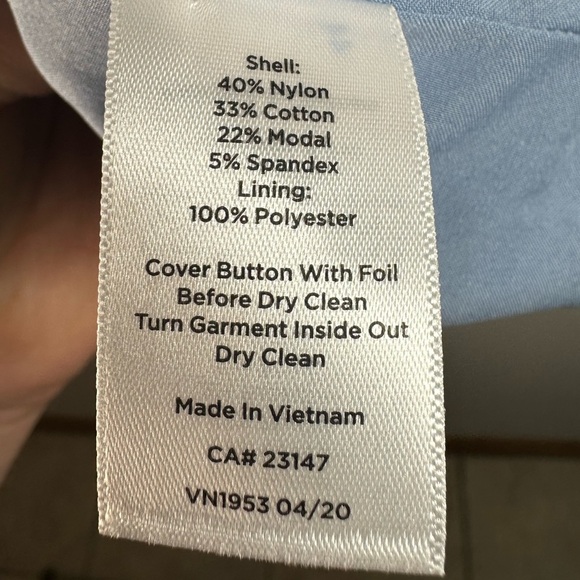 Talbots Blue Blazer with Notched Lapels and Tailored Silhouette size 6 petite - Picture 8 of 11